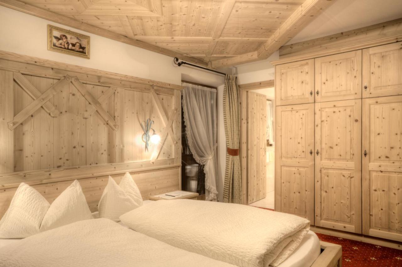 Hotel Ciasa Ai Pini San Cassiano  Eksteriør bilde