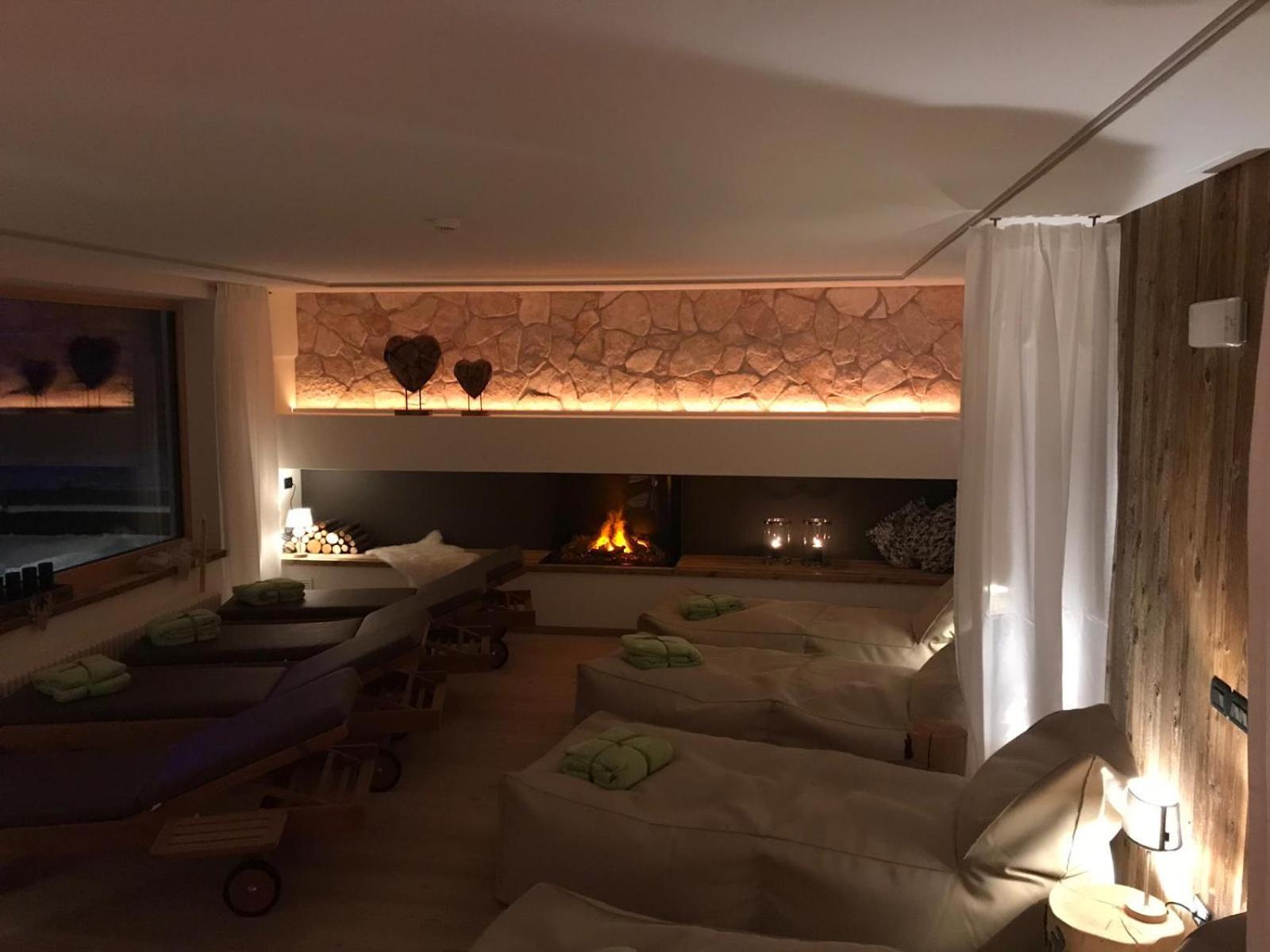 Hotel Ciasa Ai Pini San Cassiano  Eksteriør bilde