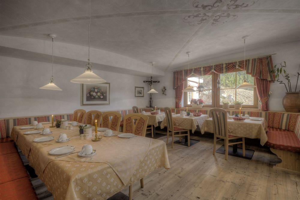 Hotel Ciasa Ai Pini San Cassiano  Eksteriør bilde