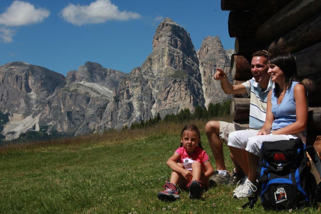 Hotel Ciasa Ai Pini San Cassiano  Eksteriør bilde