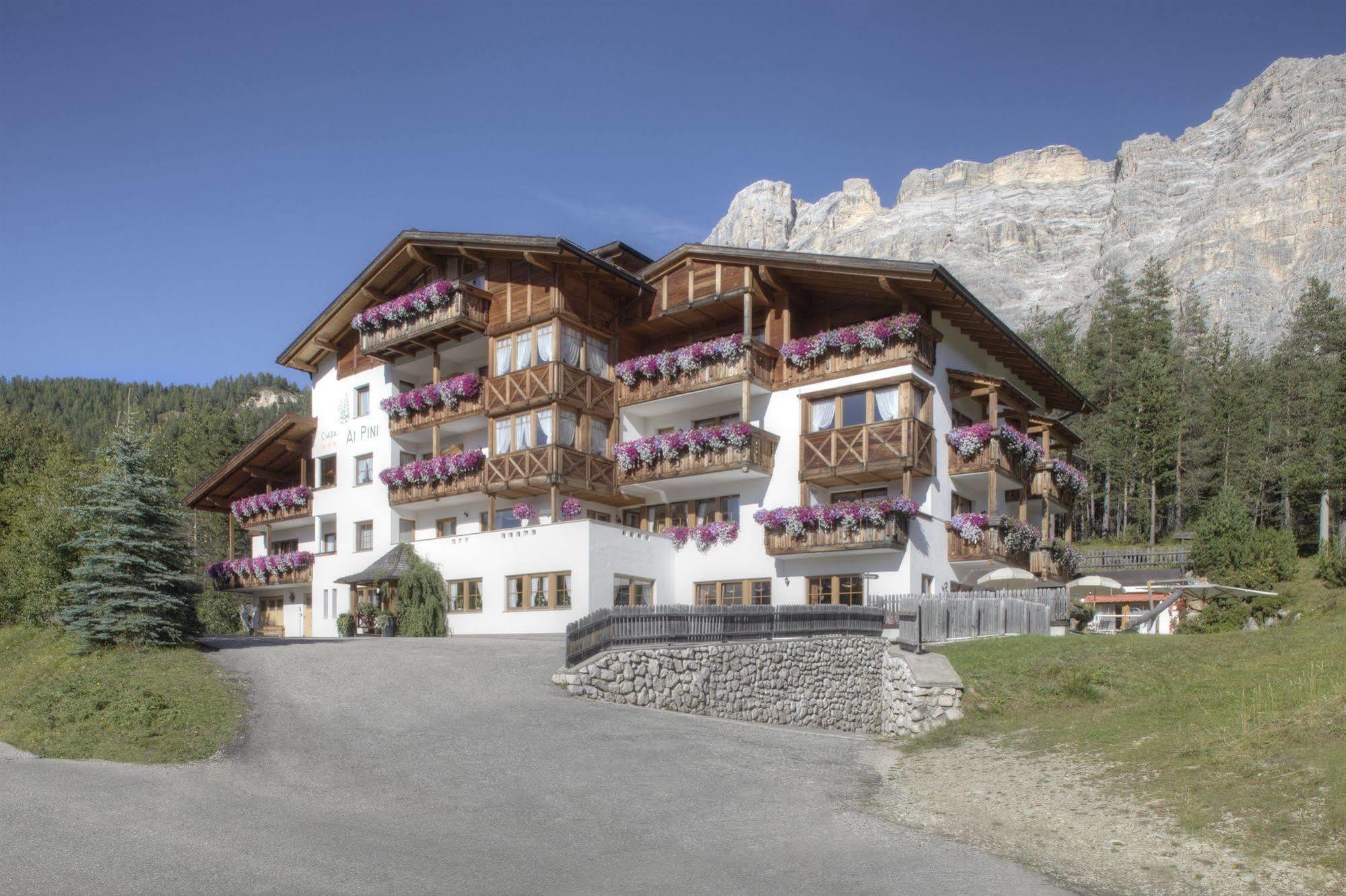 Hotel Ciasa Ai Pini San Cassiano  Eksteriør bilde