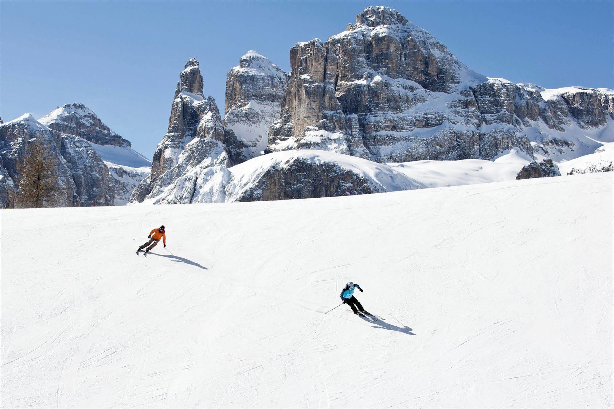Hotel Ciasa Ai Pini San Cassiano  Eksteriør bilde