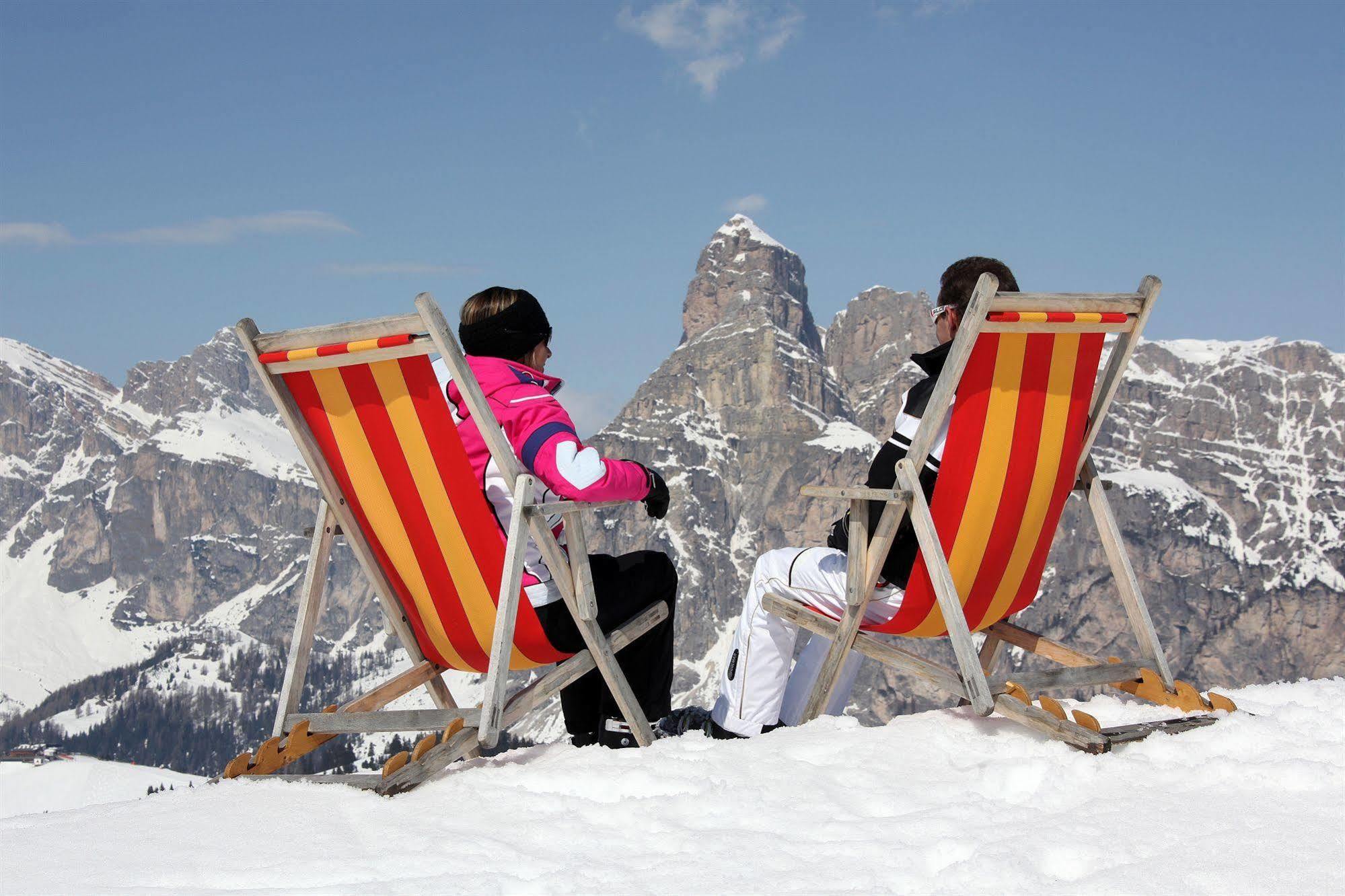 Hotel Ciasa Ai Pini San Cassiano  Eksteriør bilde