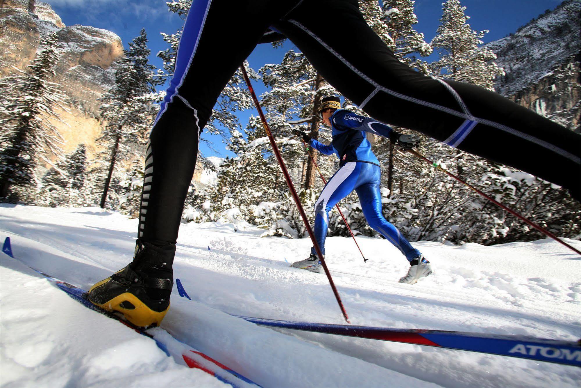 Hotel Ciasa Ai Pini San Cassiano  Eksteriør bilde